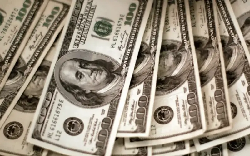 بعد قرار المالية.. سعر صرف الدولار مقابل الجنيه اليوم الجمعة